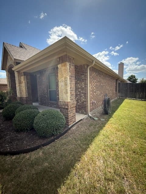Gallery photos for Seamless Gutter Installation in Waxahachie: Image #1
